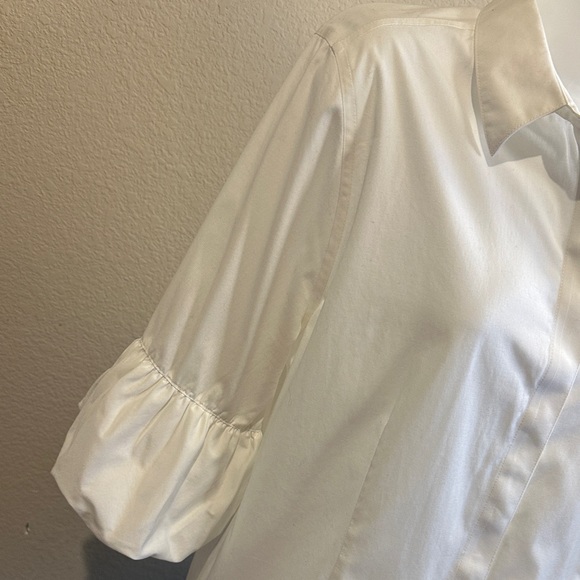 Chico's Classic White Button Down Shirt size 1 - Picture 3 of 10